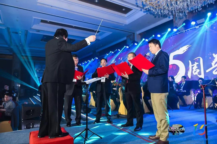 合唱：《故乡的云》