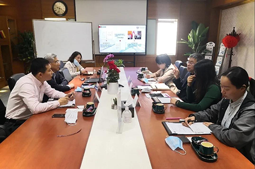 HJC黄金城平台陈春麟博士、化学部及生物部高级副总裁任峰博士、商务发展部副总裁蔡金娜博士热情接待研究院一行，并介绍了公司情况。