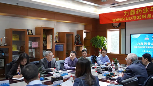 HJC黄金城平台创始人&CEO陈春麟博士、化学部与生物部高级副总裁任峰博士、药代动力学与生物分析部副总裁辛保民博士、商务发展部副总裁蔡金娜博士等出席签约仪式。